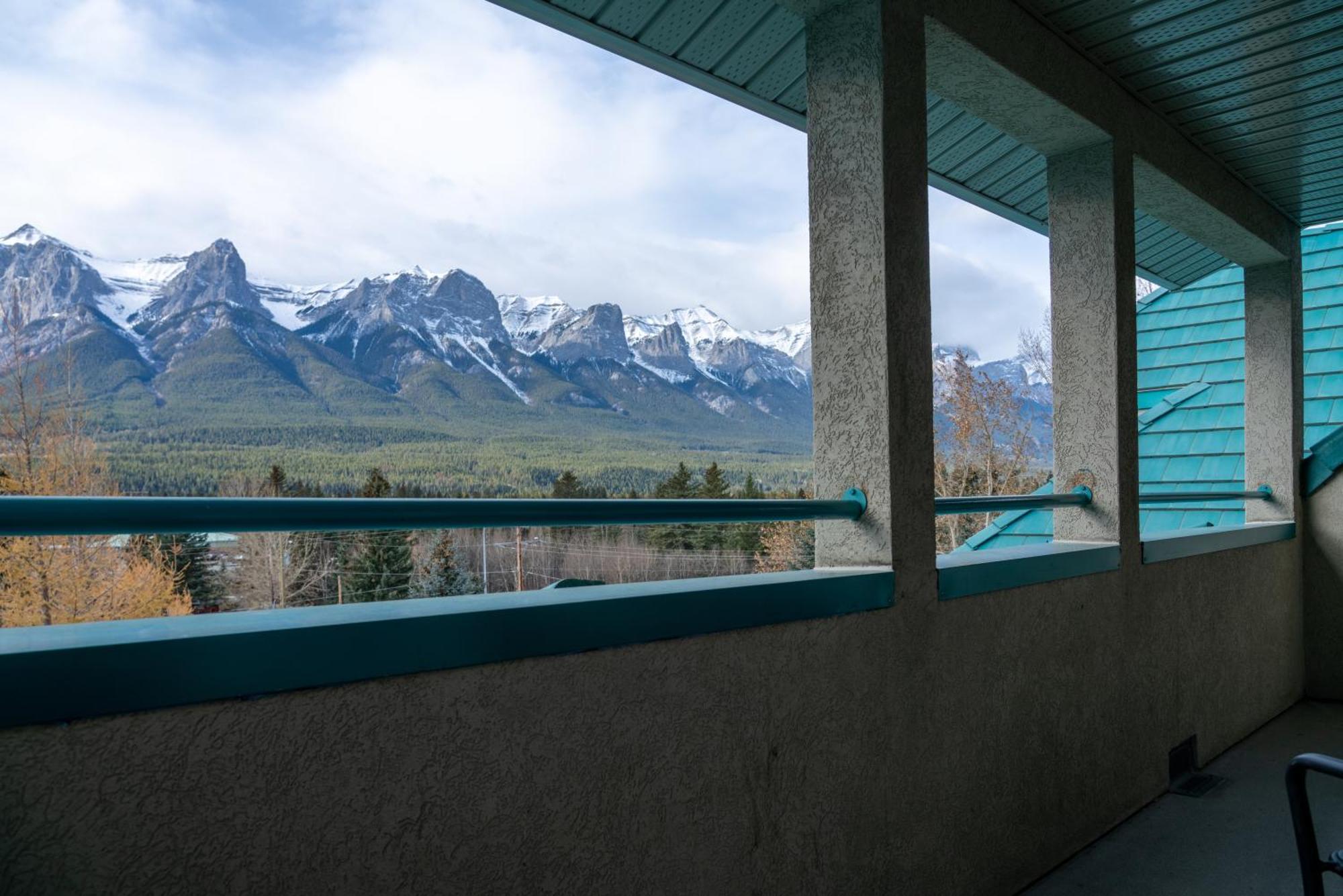 Pocaterra Inn & Waterslide Canmore Exteriér fotografie